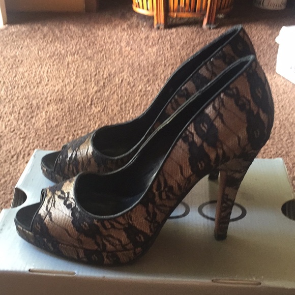 Lace 👠 - Picture 2 of 4